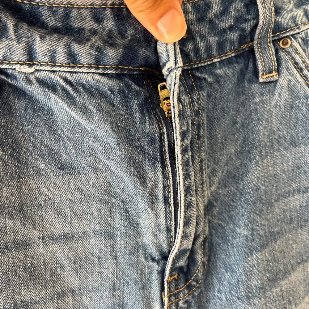 YMI Sz 15/32 High‎ Rise Dark Denim Stretch Distressed Shorts Dream Fit Pockets - Image 3