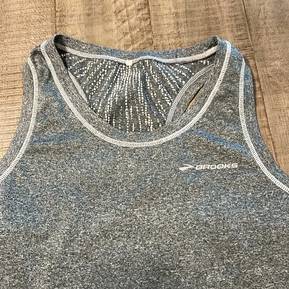 Brooks women’s racer back running tee - Image 2