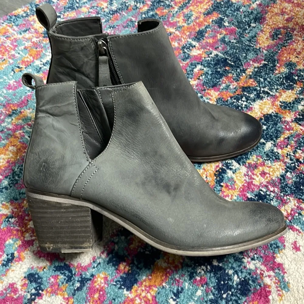 Roan by Bed Stu Gray Distressed Leather Short Ankle Booties - Image 4