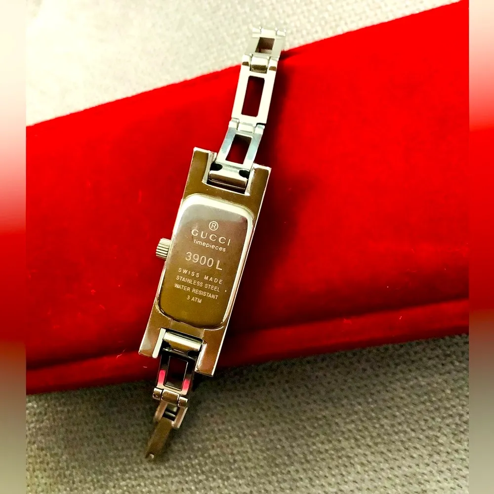 Ladies GUCCI stainless steel dress watch 🌹🌹🌹 - Image 6