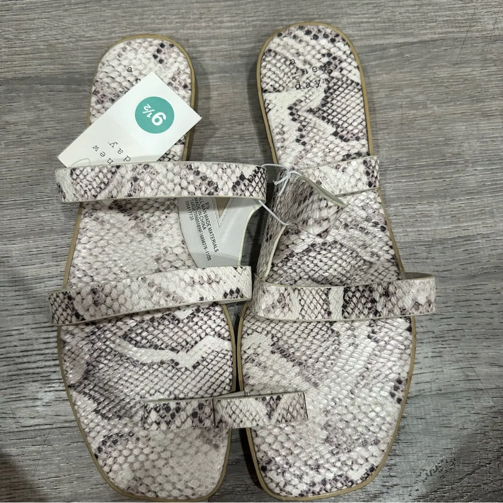 A new day Snakeskin Patterned Sandals 9.5 - Image 4