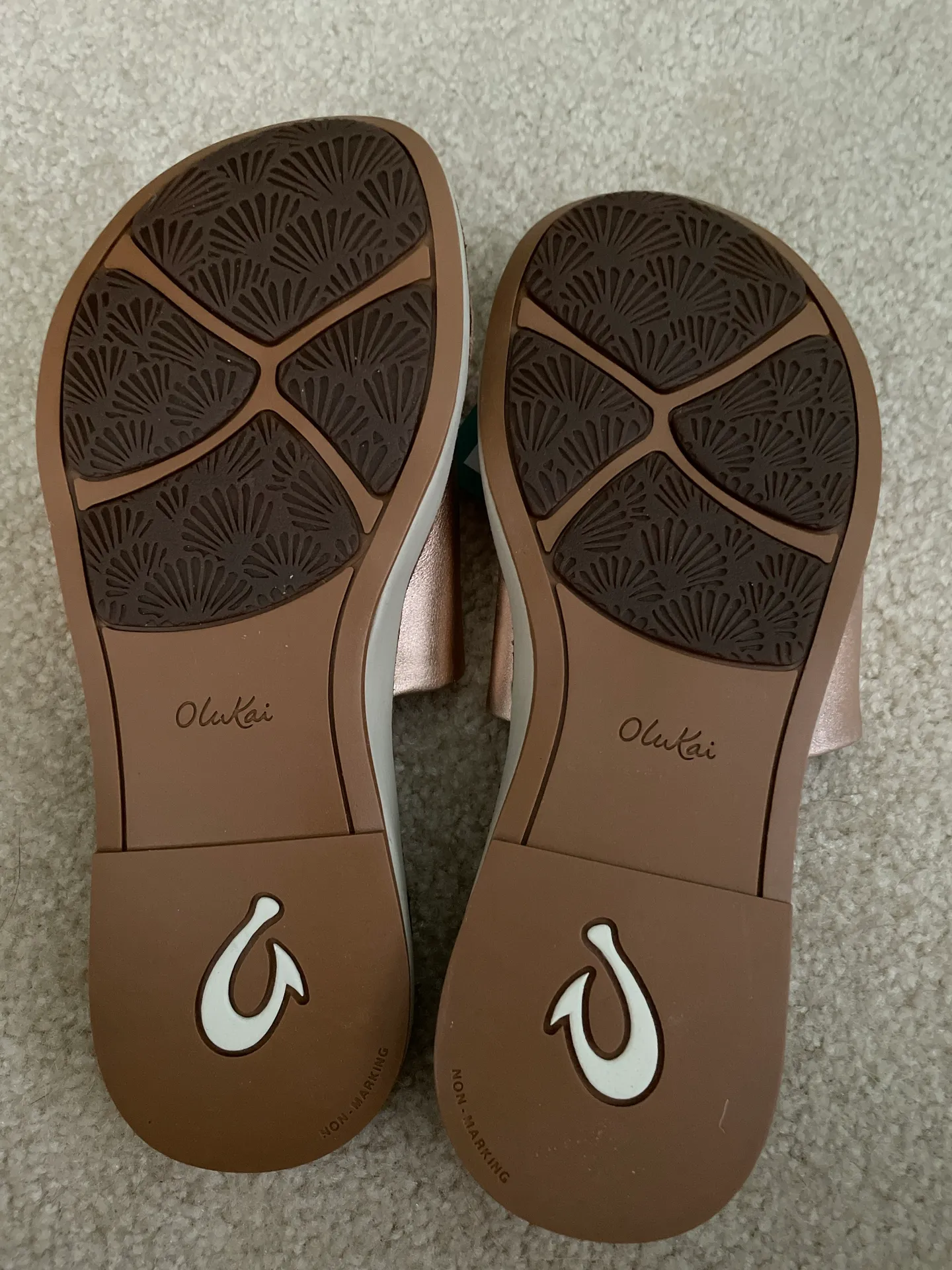 olukai metallic sandals - Image 2