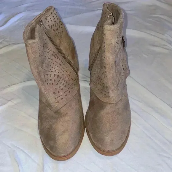 Pierre Dumas Boots - Image 2