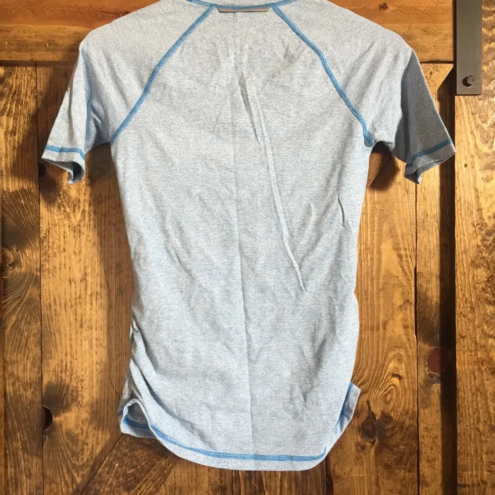 Lucy blue fitted work out top size XS - Image 6