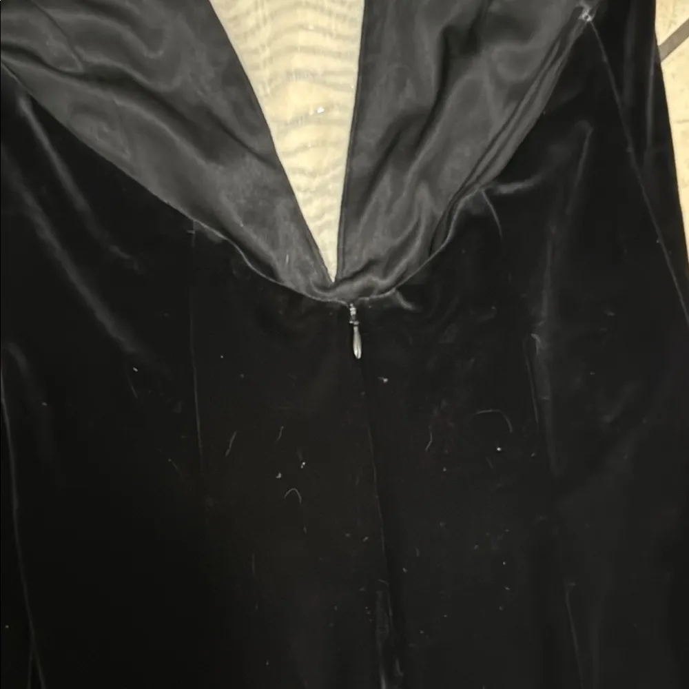 Betsy & Adam Elegant Black Halter Dress - Image 3