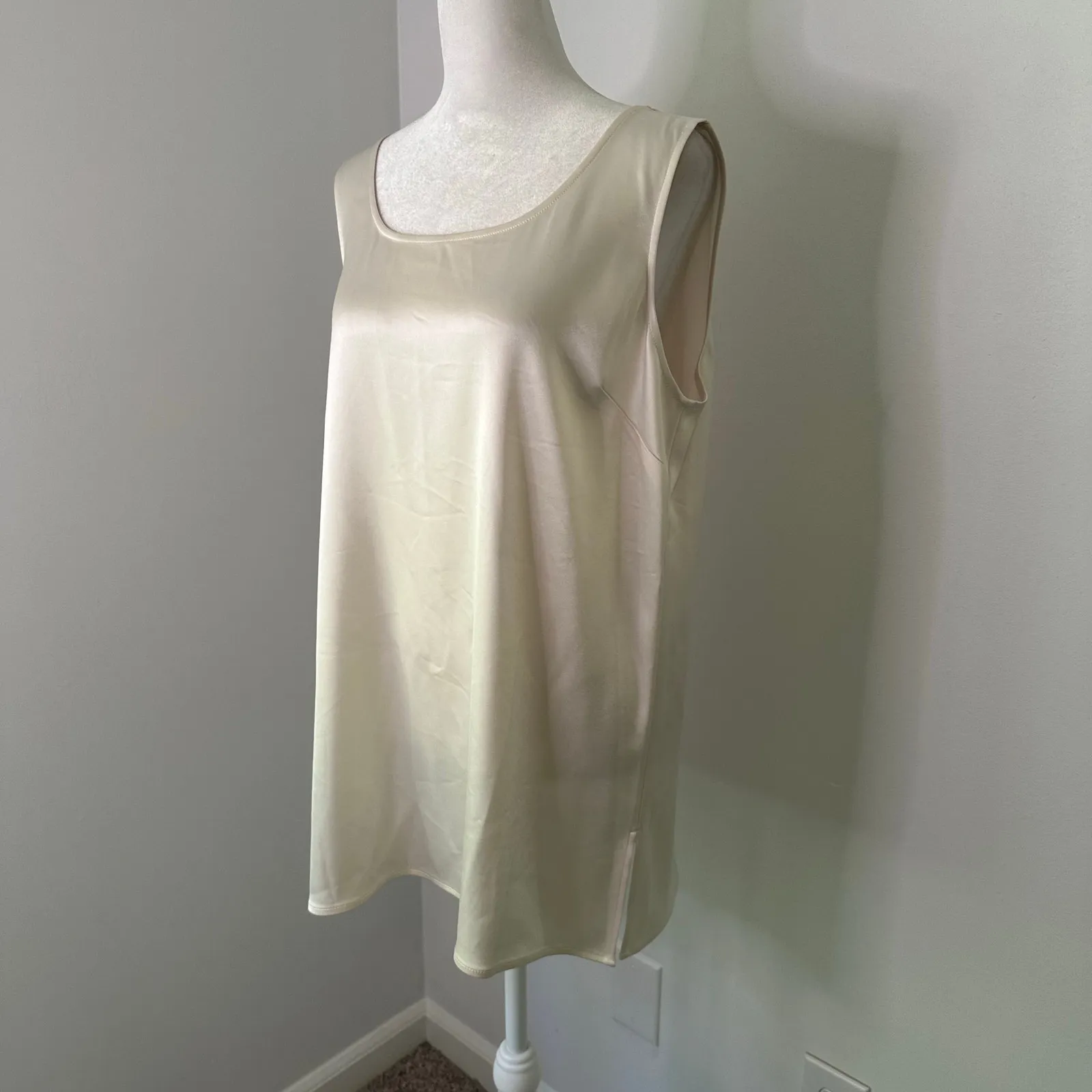 St. John cream satin sleeveless top size L - Image 2