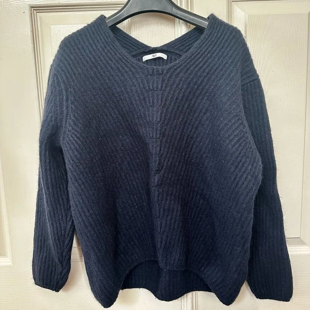 Sly navy blue V neck long sleeved wool blend sweater Size undefined - Image 2