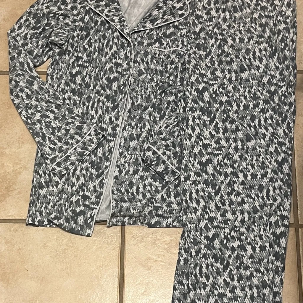 Womens Tommy John gray white black Patterned Pajama Top and bottom set Size M - Image 2