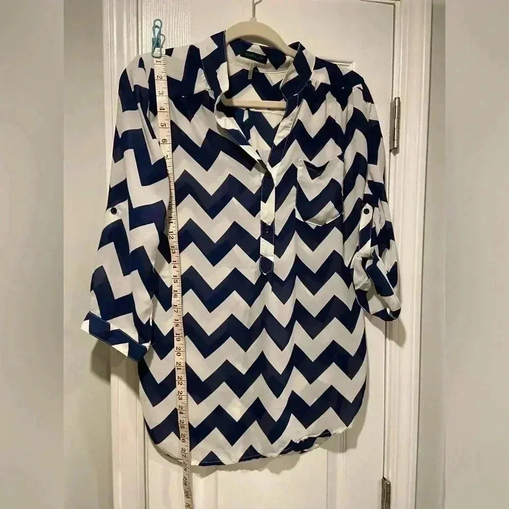Cals Navy Blue White Chevron Stripe Sheer Collarless Size Slit Blouse Size M - Image 7