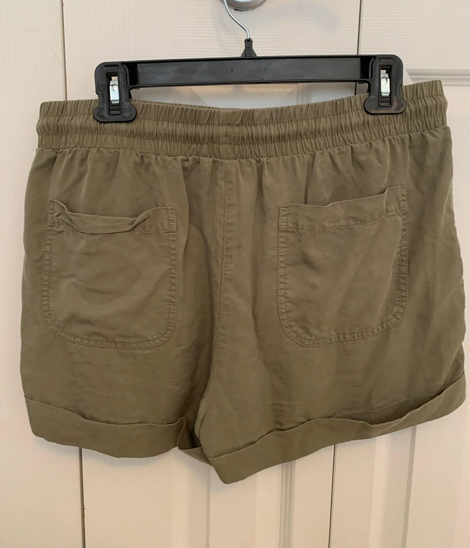 Universal Thread Army Green Shorts - Image 3