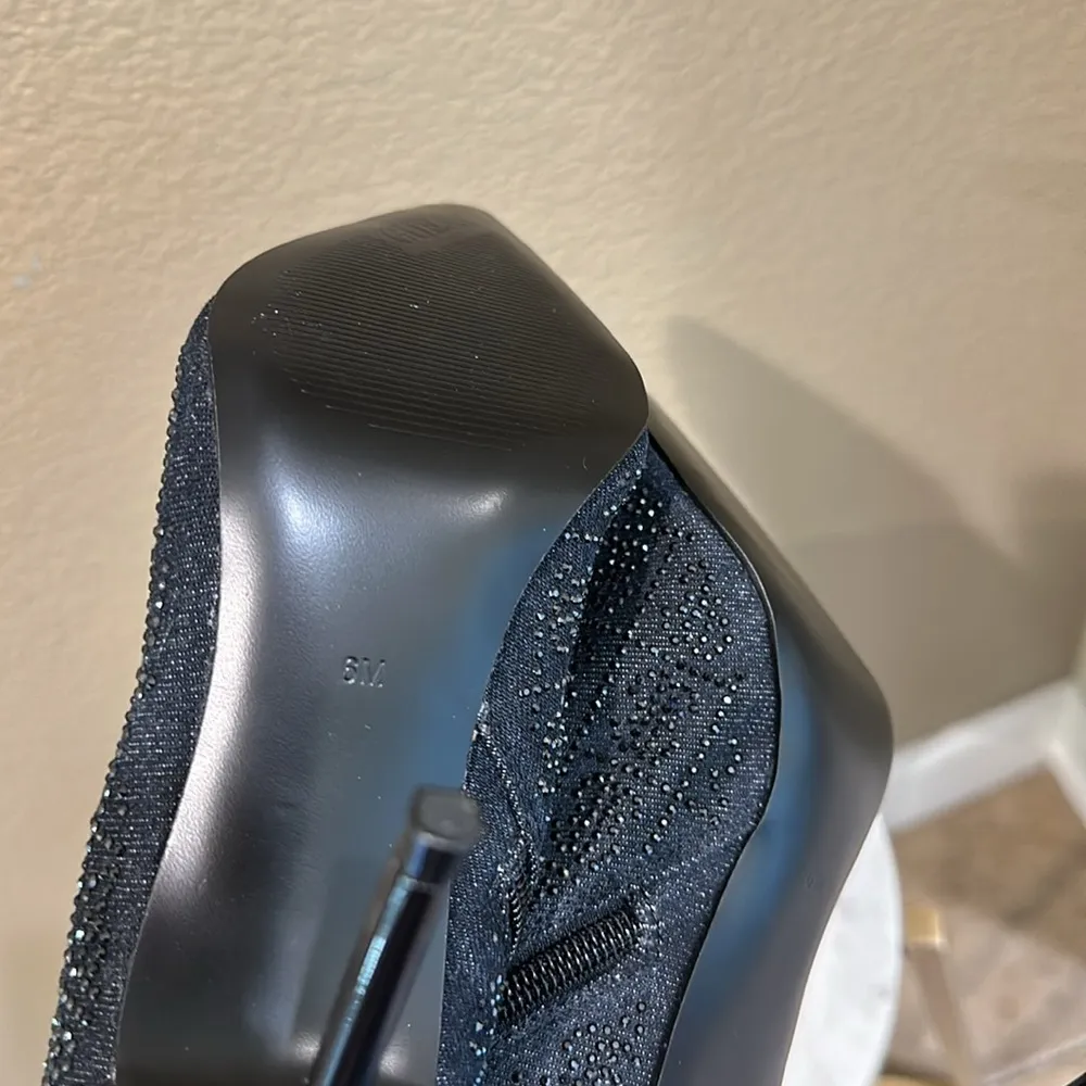 NWOT Guess Black and Silver Ankle Boots - Image 8