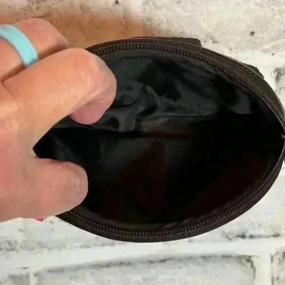 Giorgio Armani‎ perfumes black zipper bag - Image 4