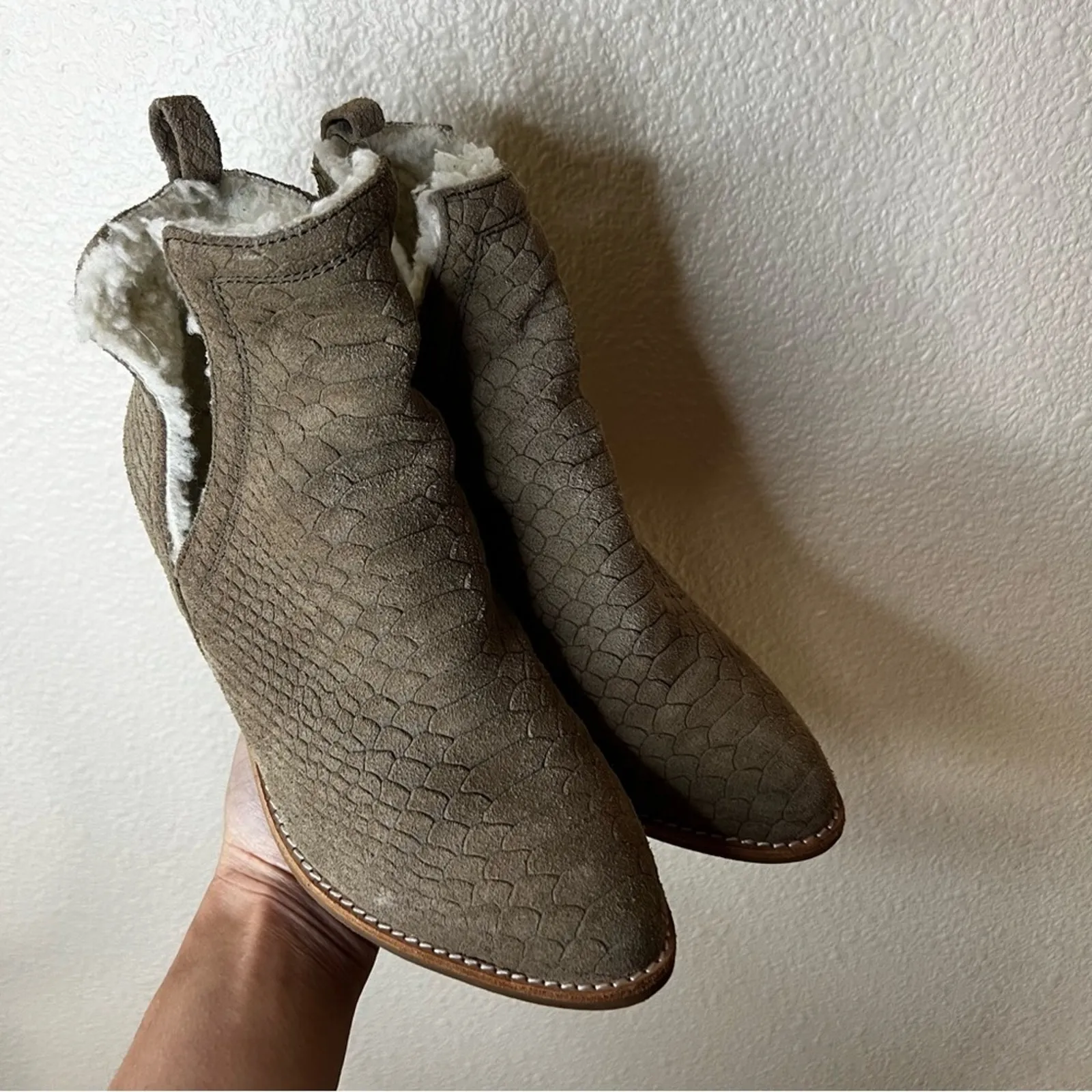 Jeffrey Campbell Orwell taupe textured Sherpa lined heeled booties boots 7 - Image 4