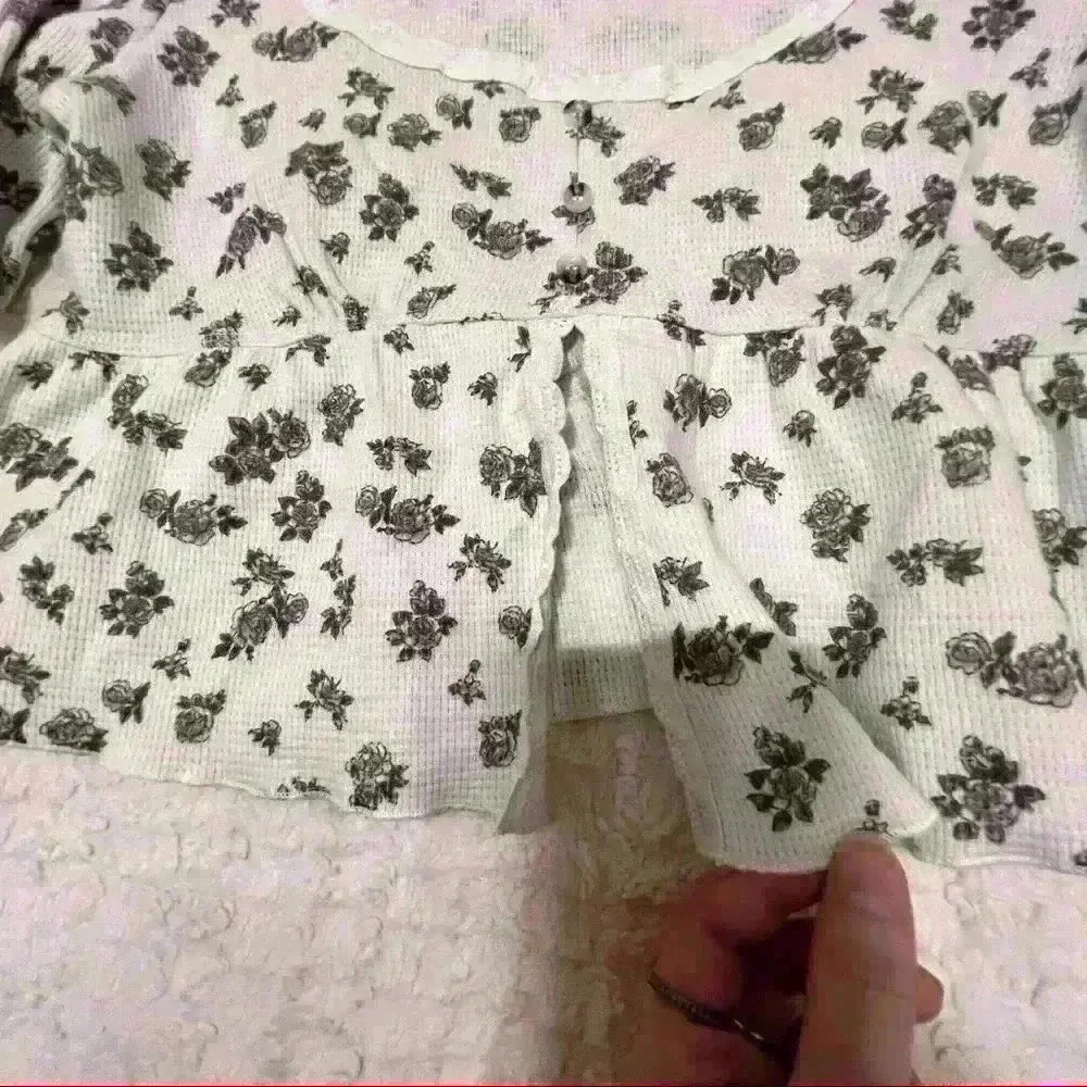 KIRIOUS Los Angeles Floral Babydoll Crop Top White Button Front Waffle Knit Sz L - Image 5