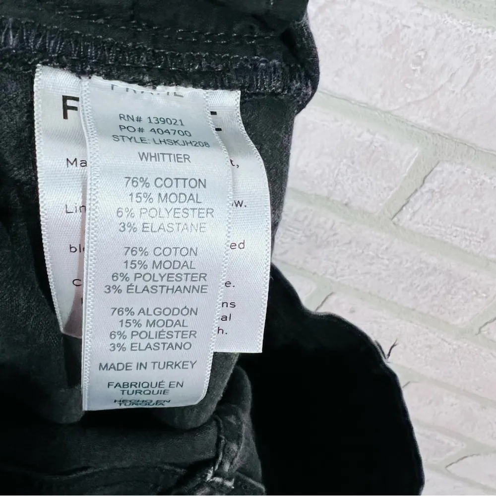 Frame Le High Skinny Jeans in Whittier Wash with Chewed Hem Size 32 - Image 10