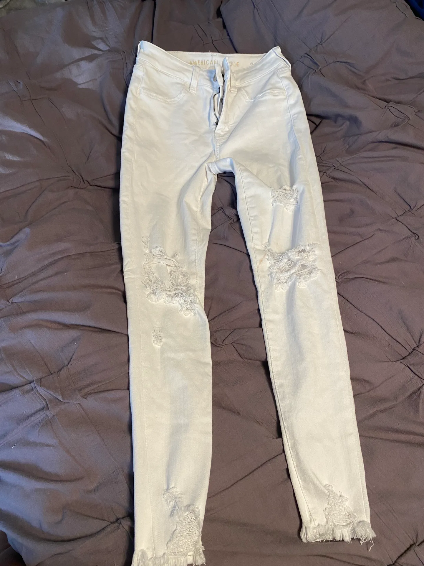 American Eagle Ripped White Jeans - Image 3