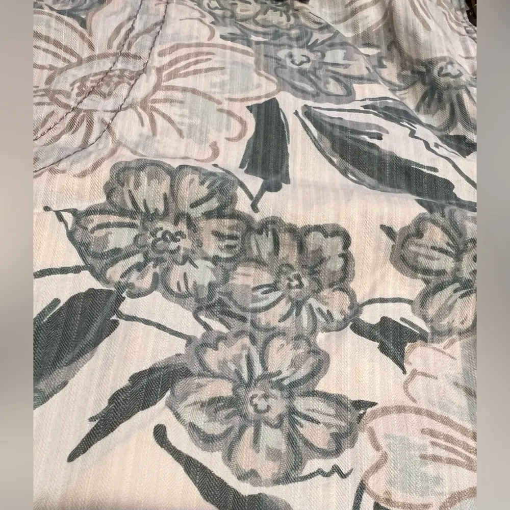 Gloria Vanderbilt | women’s paper bag style shorts. Size: 14 - Image 4