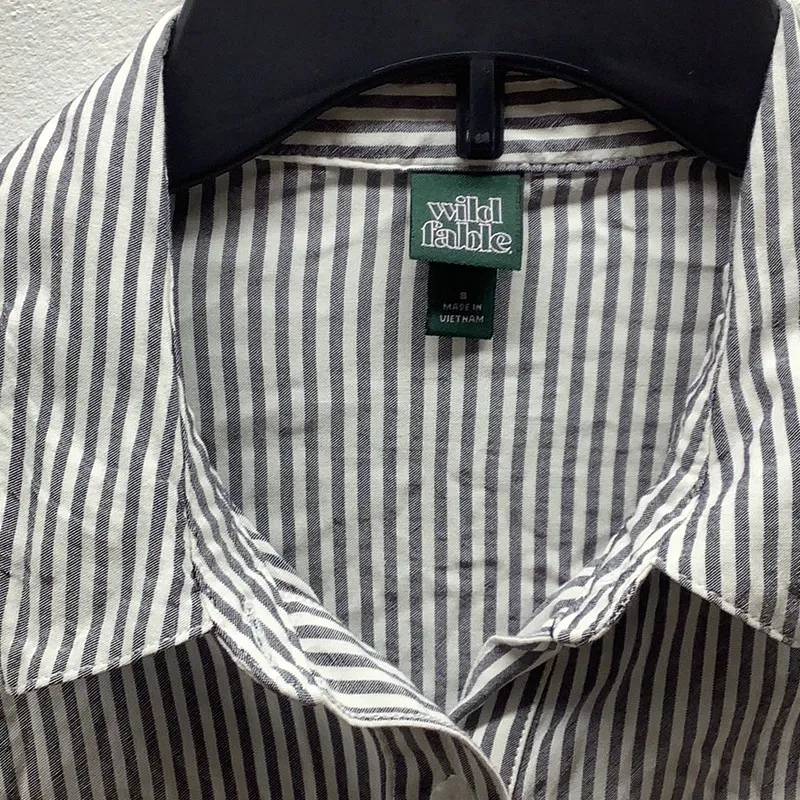 Wild Fable  Size Small Monochrome Striped Shirt. Preloved - Image 3