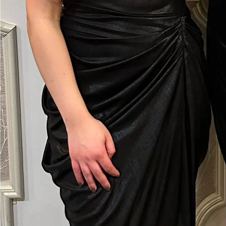 PrettyLittleThing Metallic Black Off The Shoulder Midi Dress - Size 2 - Image 4