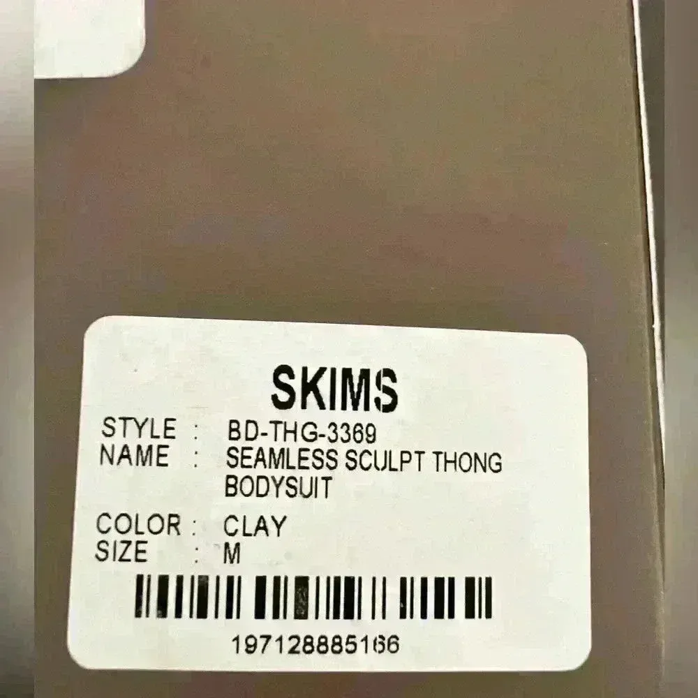 New SKIMS Seamless Sculpt Thong Bodysuit Shapewear Medium Clay Beige w Box $70 - Image 3