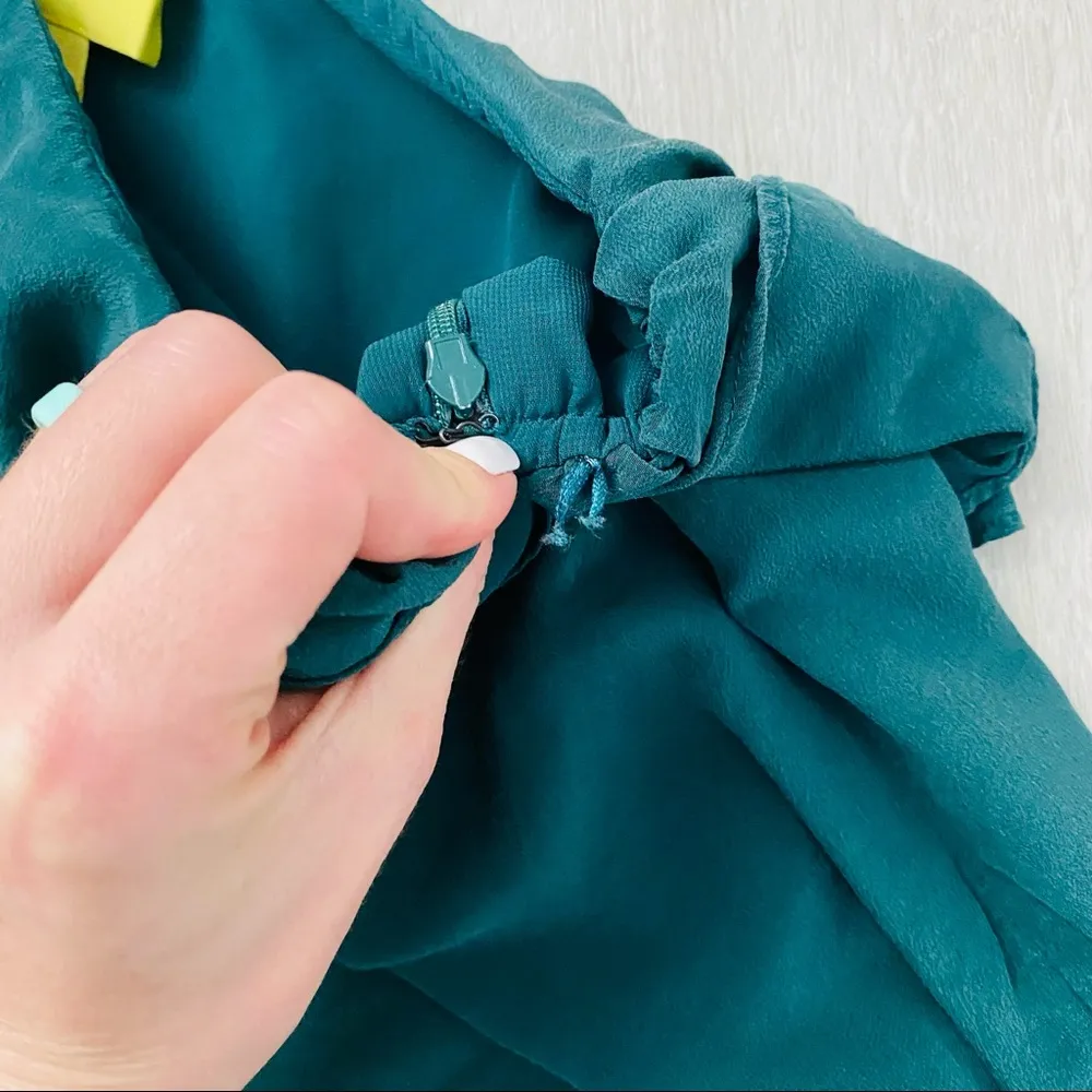 Maeve by Anthro. One Shoulder Silk Ruffle Blouse Green Sz 6 - Image 4