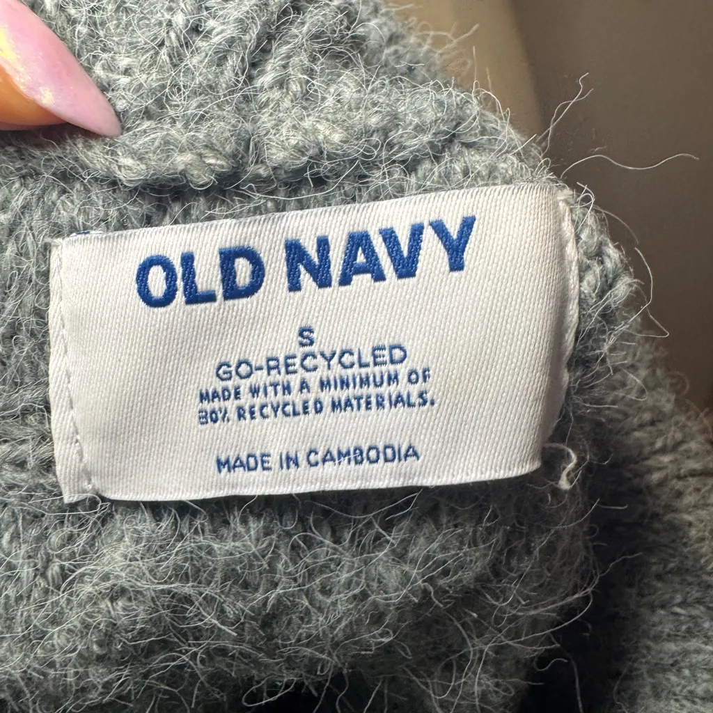 Old Navy Gray Cable Knit Turtleneck Sweater Vest - Image 4