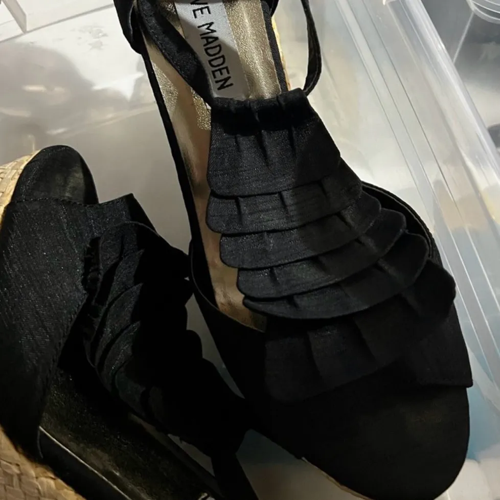 Steve Madden Black Ruffle Wedge Sandal - Image 8