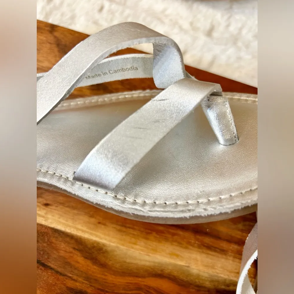 Madewell The Boardwalk Thong Sandal in Silver Size 6.5 - Image 9