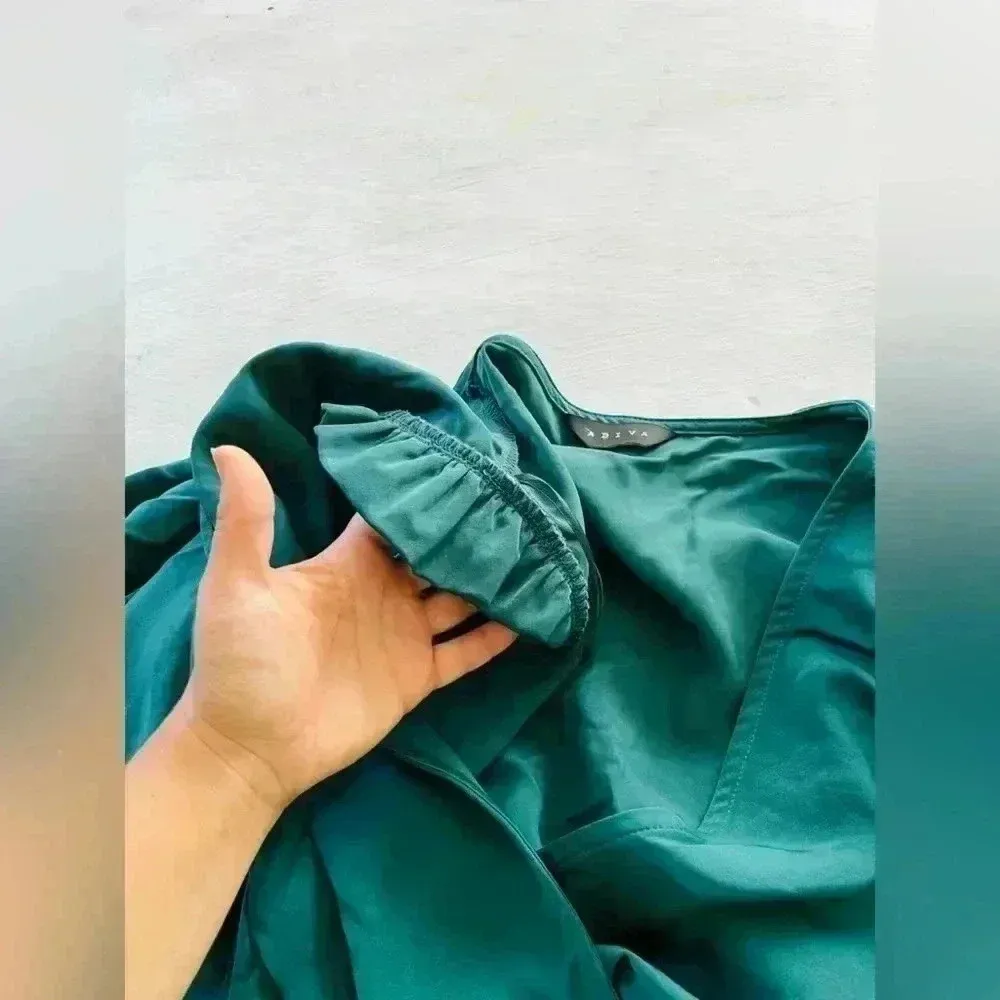 ADIVA Wrap Faux Front Tie Top in Green Size Medium EUC - Image 5