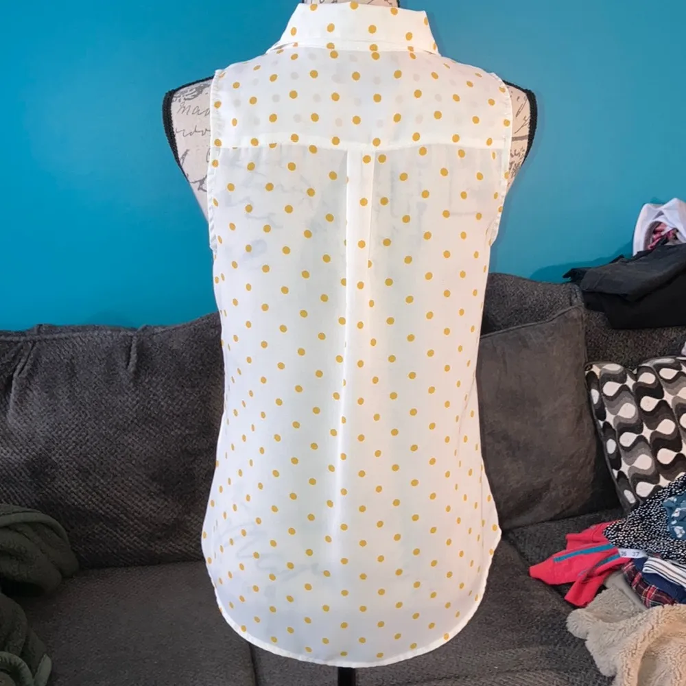 🔹4 for $30 Banana Republic Classic Fit Sleeveless Button Down Blouse, XS - Image 3