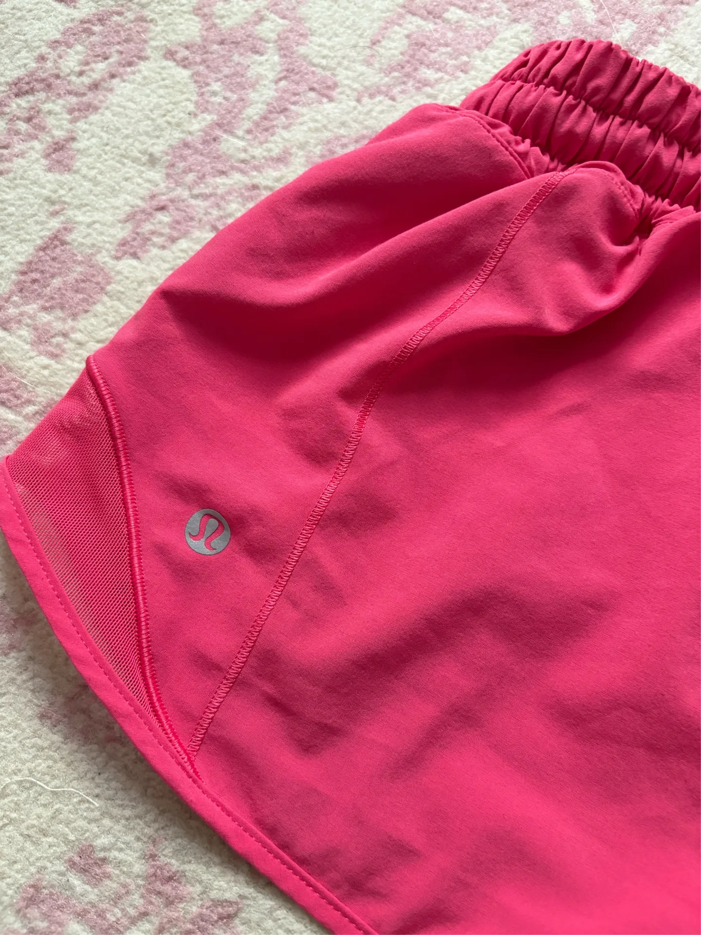 Lululemon Low-Rise Hotty Hot 2.5" - Image 3