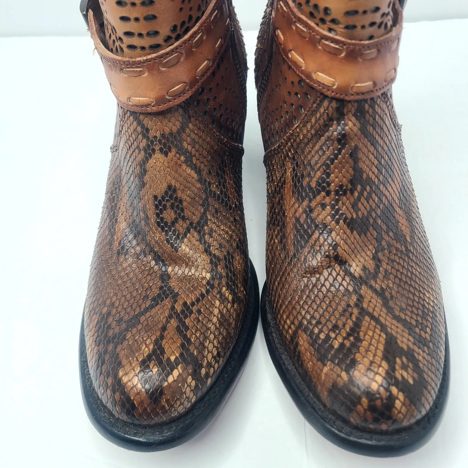 J. B. Dillon Reserve Womens Cowboy Western Ankle Boots Brown Snake Lazercut 9.5B Size 9.5 - Image 5