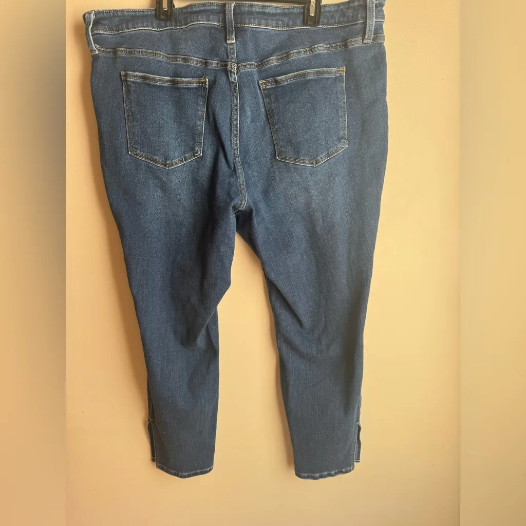 Women’s Ava & Viv 22W Distressed Jeans - Image 7