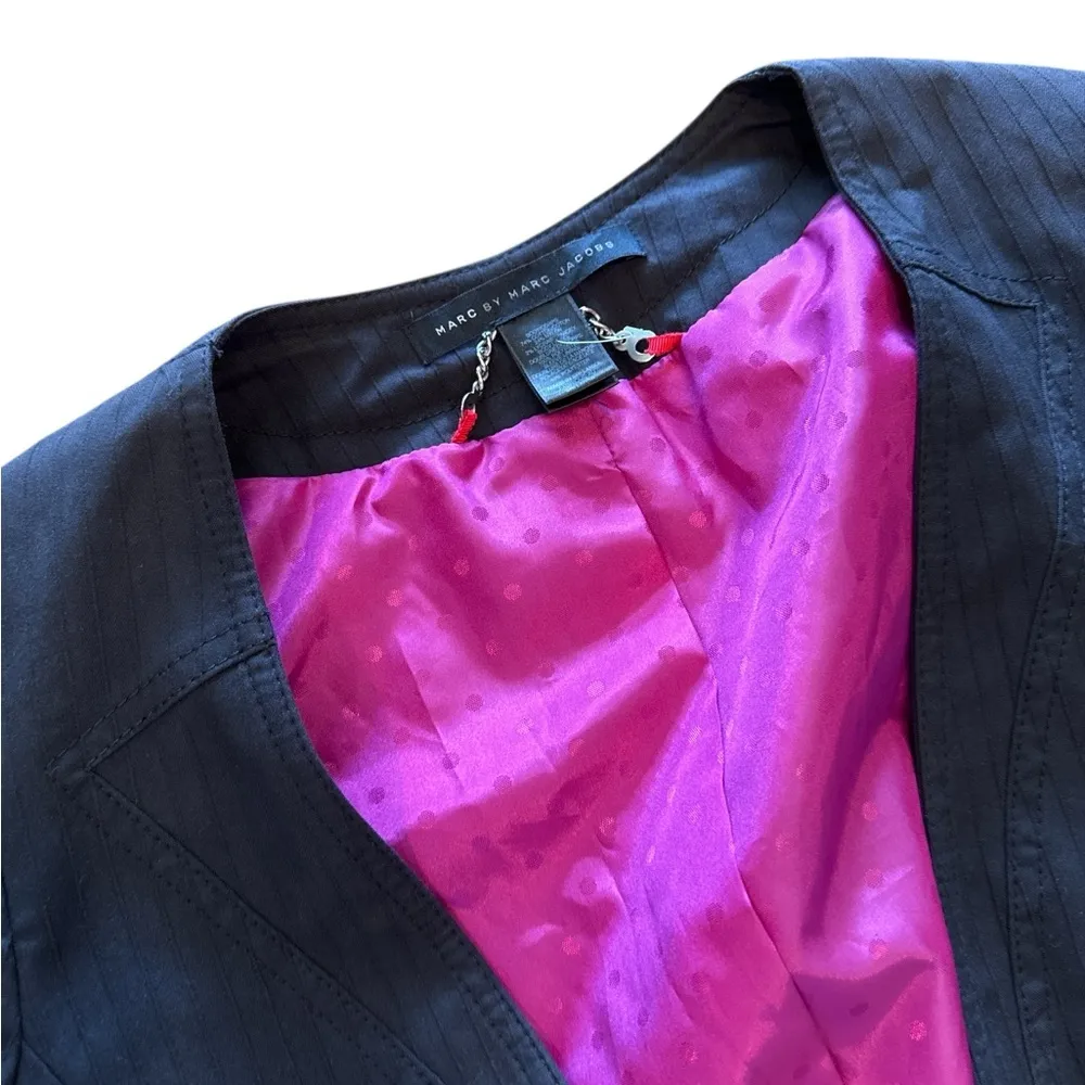 Marc Jacobs Black Fitted Blazer – Size 0 with Satin Pink Lining - Image 4