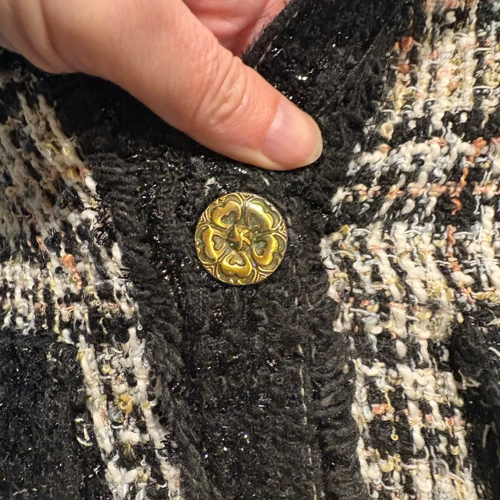 POL raw edge tweed cropped jacket sz M button down black beige - Image 2