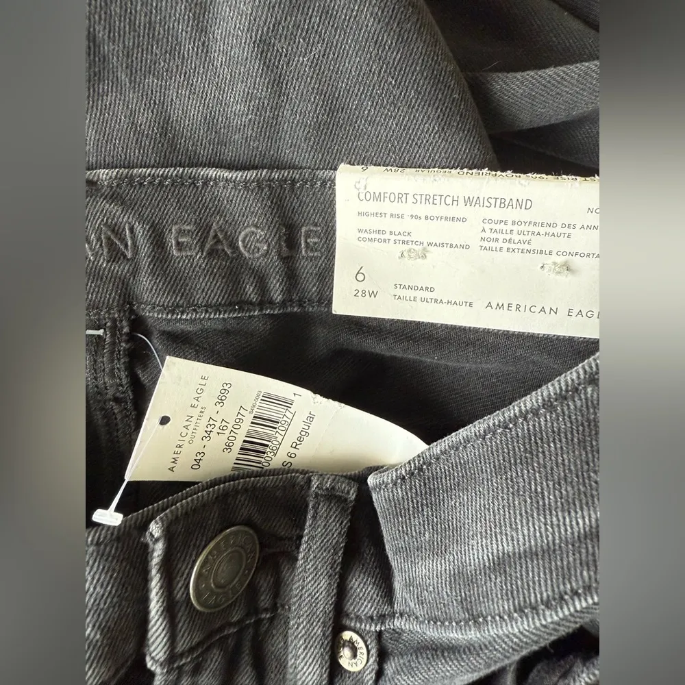 NWT American Eagle Outfitters Highest Rise 90s Boyfriend Jeans, Size 6 - Image 3