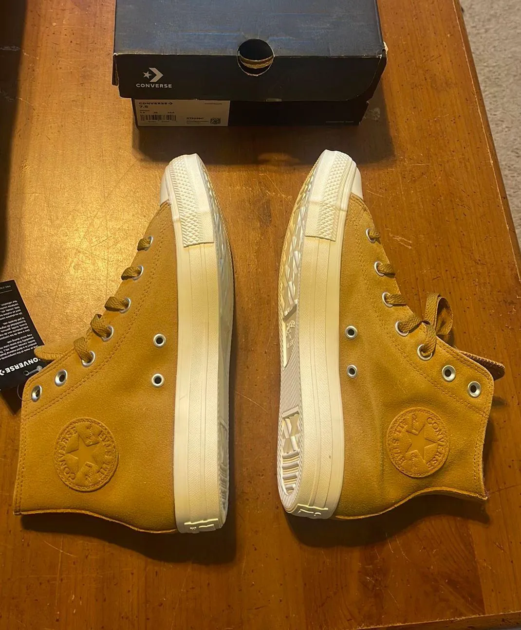 New  All Star, Chuck Taylor Sneaker High Top Women 7.5 - Image 6