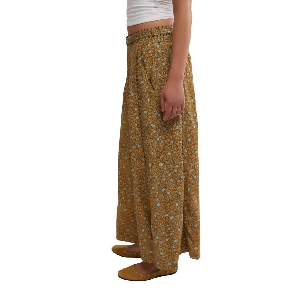 Free People Floral Wide-Leg Pants in green ditsy floral print - Image 2