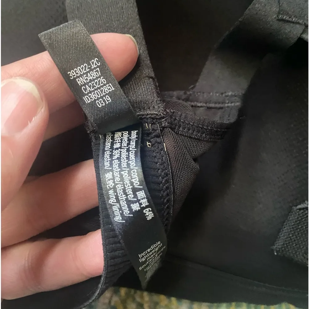 Victoria Sport Incredible lightweight max animal print sports bra, size 34DD - Image 11