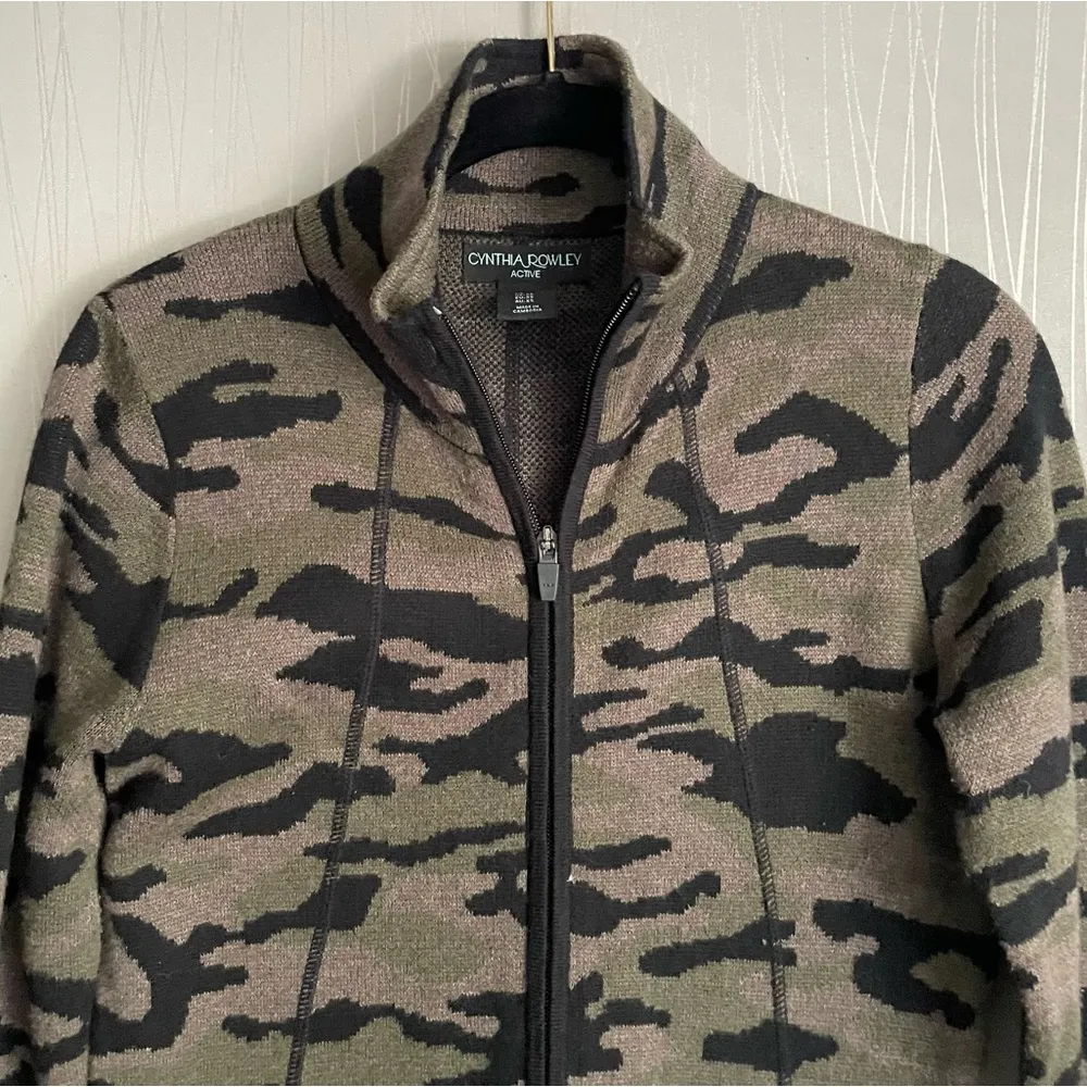 Cynthia Rowley Camp Sweater Jacket size XS - Image 3