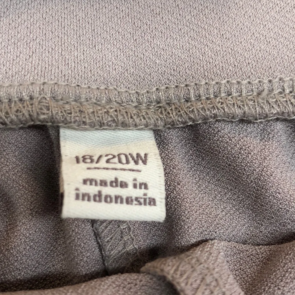 Size 18/20W khaki color float pants. Super comfy Tan - Image 2