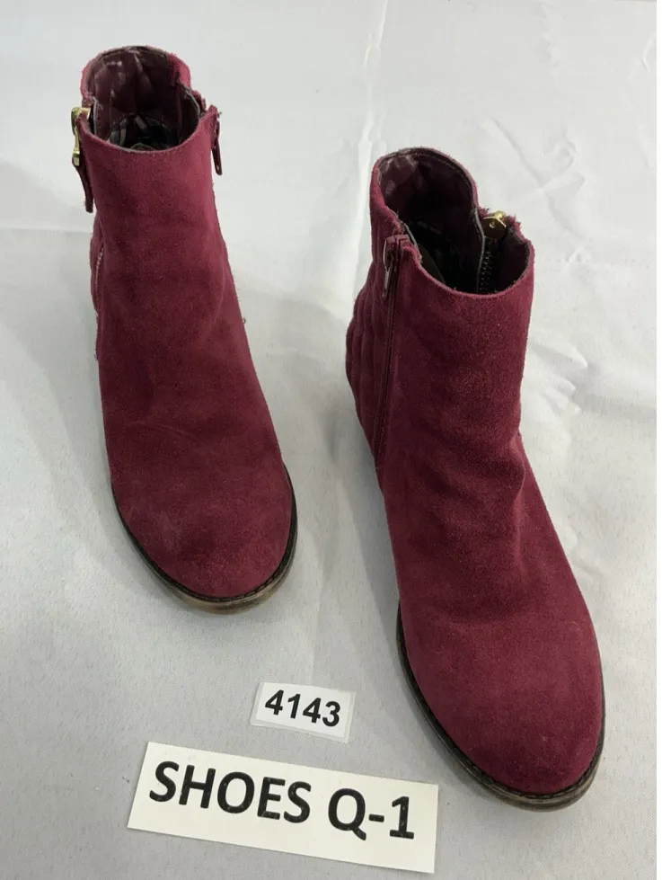 Womans White Mountain Jodi Bootie 7.5 M Burgandy Side Zip Quilted Detail - Image 1