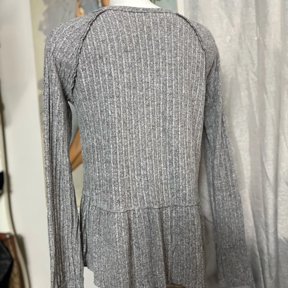 Mossimo woman’s long sleeve sweater size XS Gray - Image 7