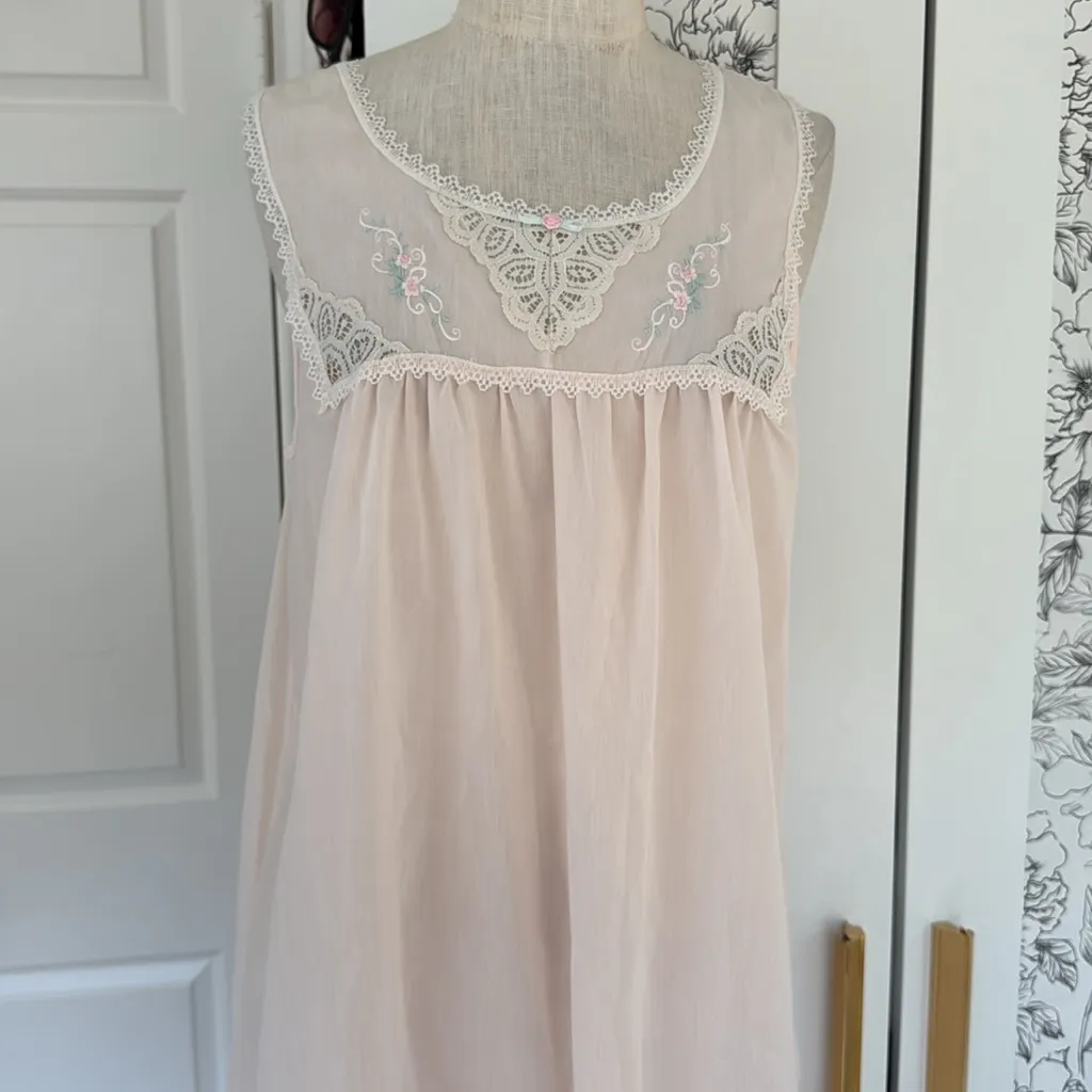 Vintage Vanity fair floral embroidered nightgown - Image 9