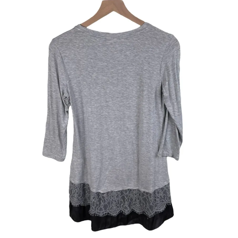 LOGO by Lori Goldstein Tunic Top Satin Lace Hem Grey Size Small Petite Lagenlook - Image 2