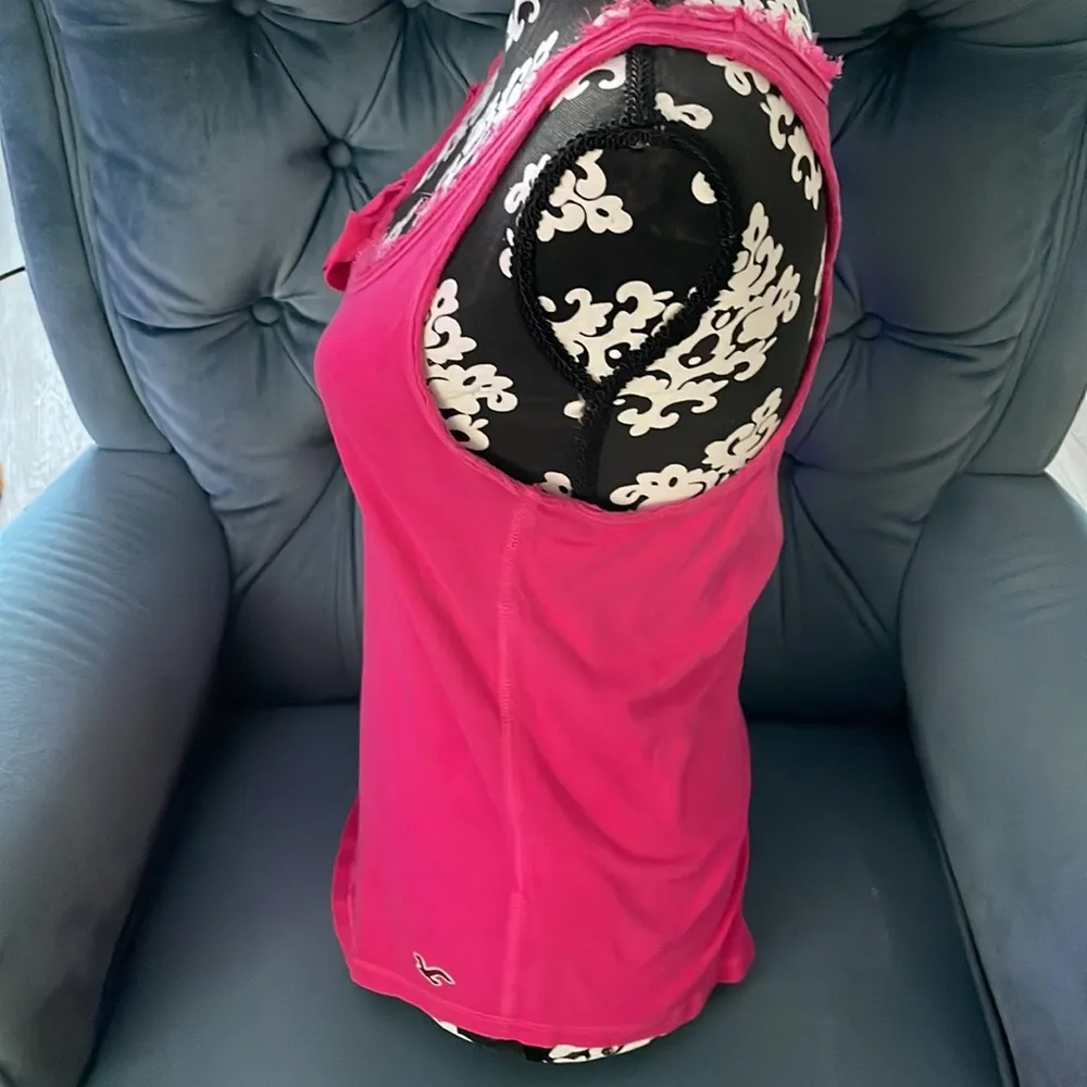 HOLLISTER Fuchsia Tank Top Size Medium - Image 4