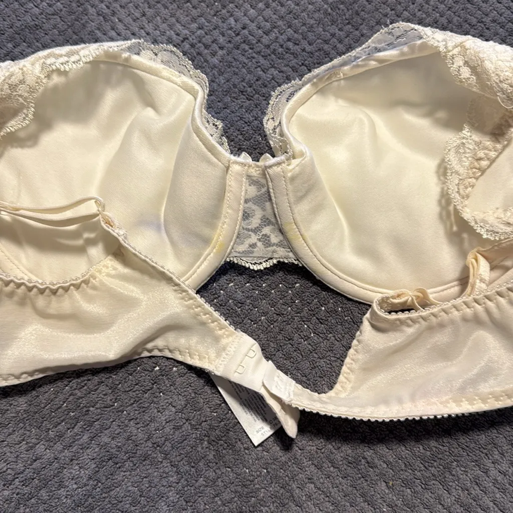 Lot 3 Women’s Bras 38C Underwire Izod Auden Vassarette Black Ivory White Size undefined - Image 8