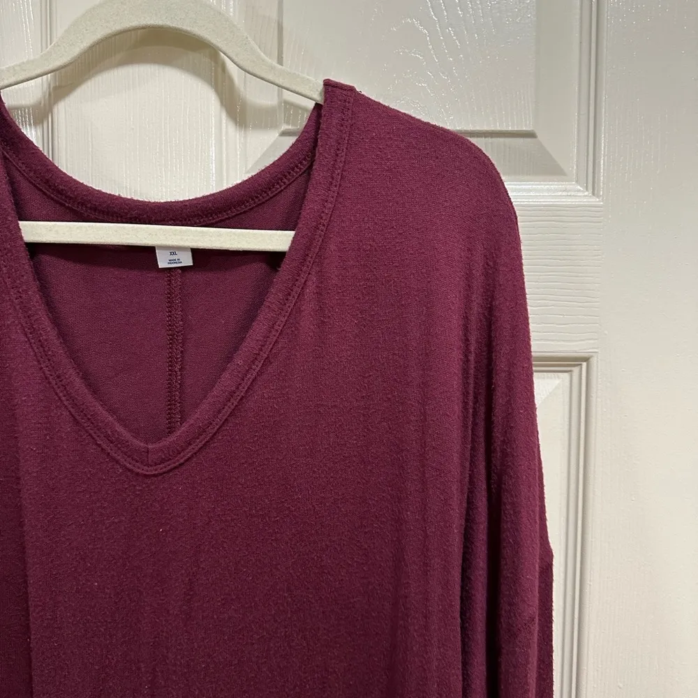 Old Navy vneck long sleeve relaxed shirt maroon size XXL - Image 3