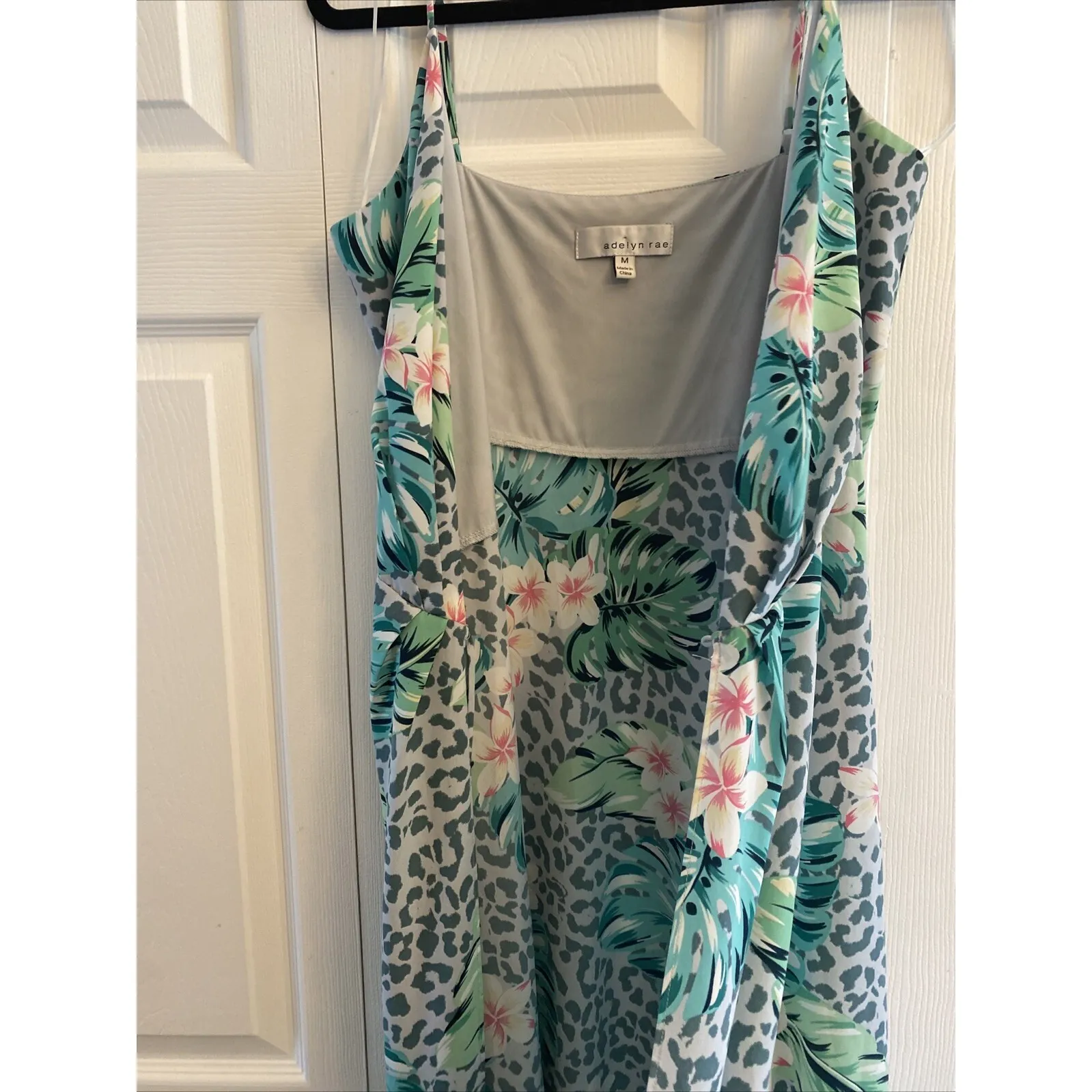 Adelyn Rae Womens Medium Leopard Palm Midi Dress V Neck Euro Travel Glam Tier - Image 5