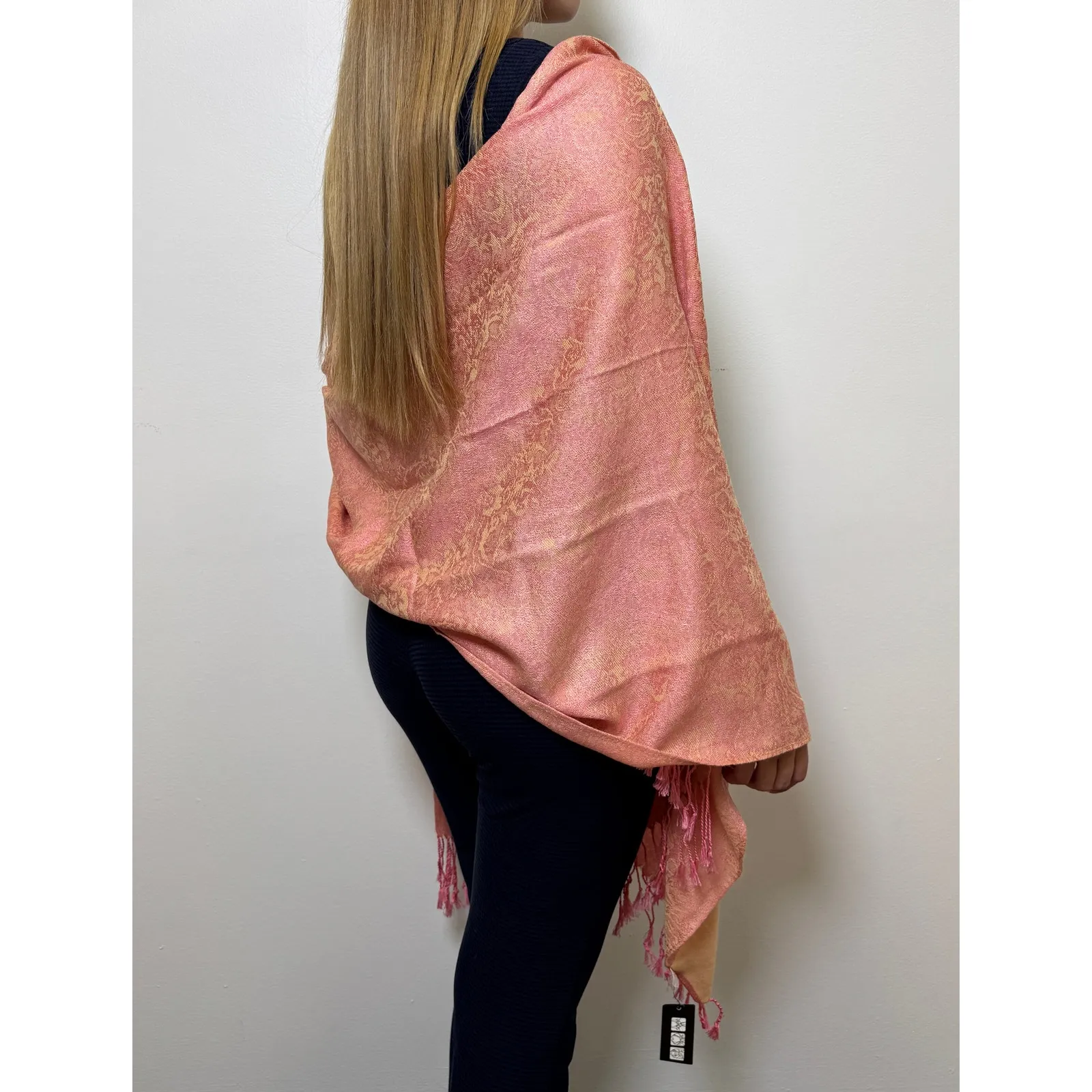 Soft pink jacquard scarf - Image 4